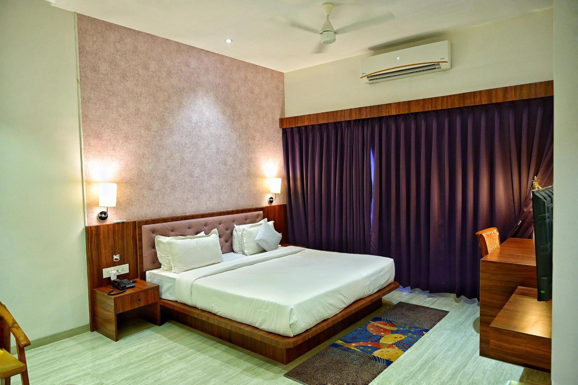 The One Hotel Nashik Exterior photo